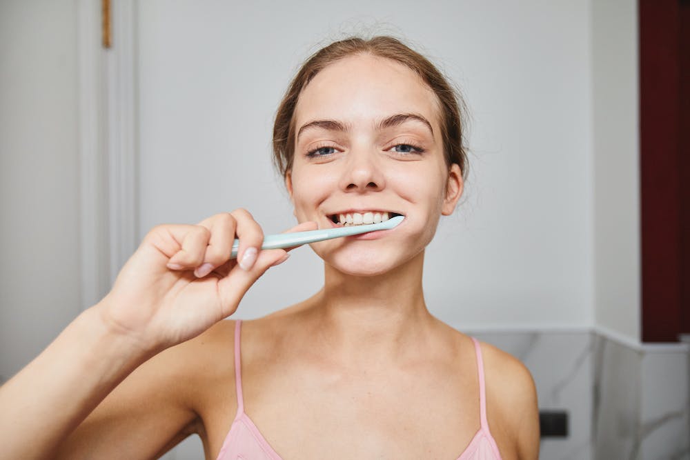 Kompleksowy przewodnik po paskach do wybielania zębów: Czy są dla Ciebie odpowiednie?
