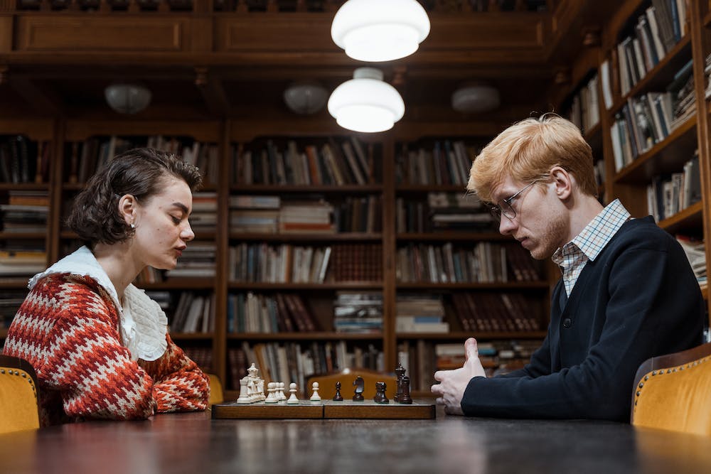 Jak technologia zmienia naukę gry w szachy: nowoczesne narzędzia w tradycyjnej grze