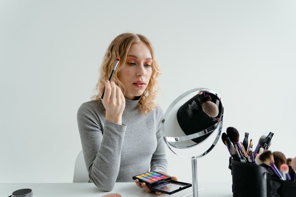 Opanuj sztukę makijażu bez wychodzenia z domu: Kompletny przewodnik