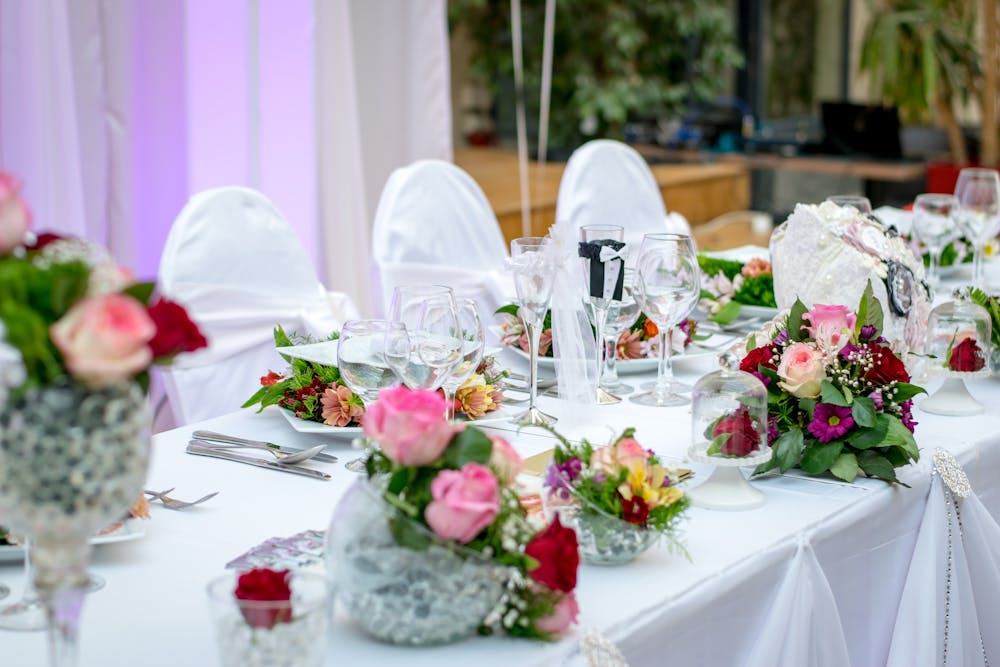 Jak zorganizować wyjątkowe przyjęcie weselne w restauracji?